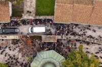 Sarajevo: Pogled iz zraka na dženazu za Halida Bešlića u Gazi Husrev-begovoj džamiji