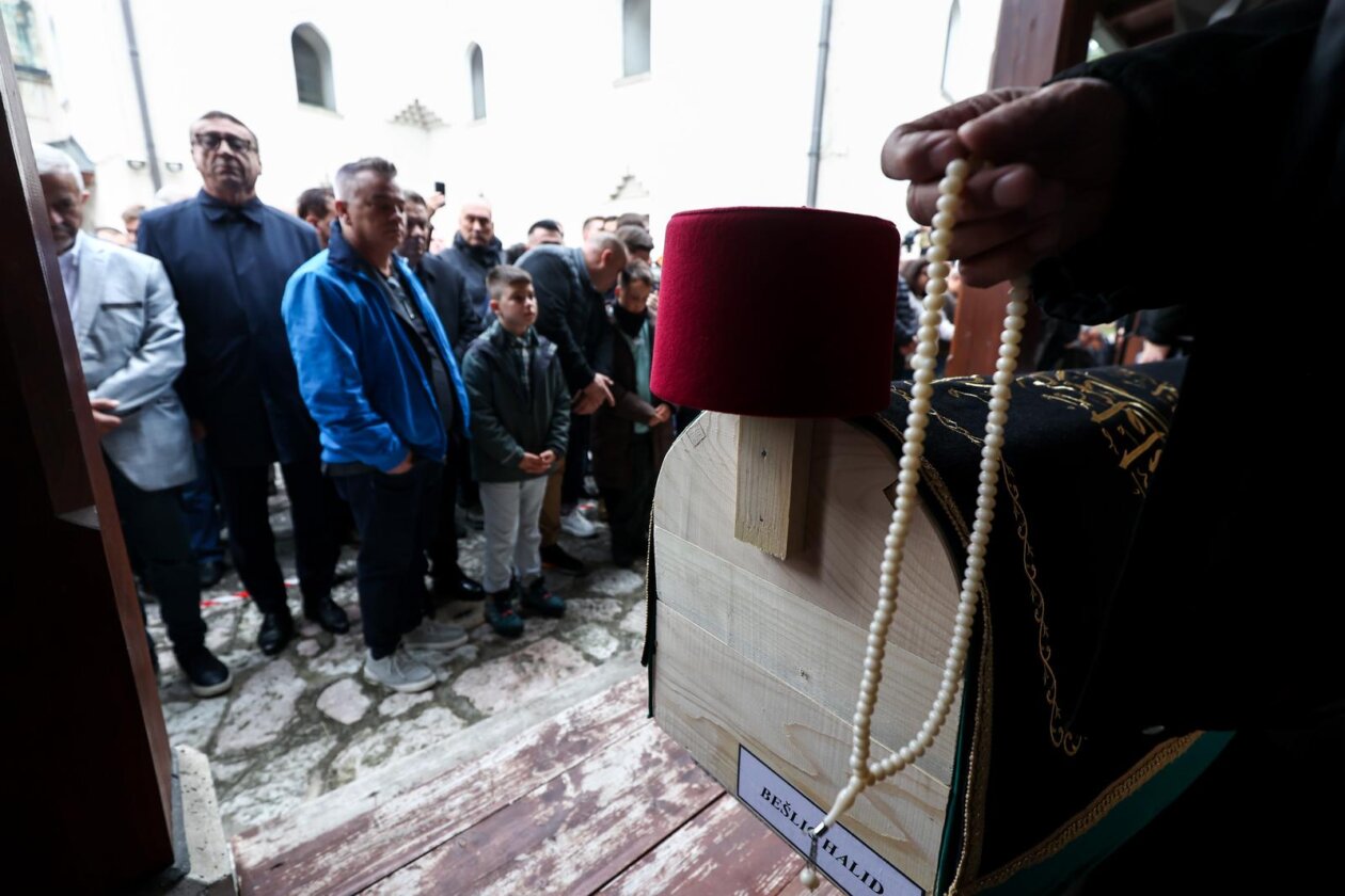 Sarajevo: Dženaza za Halida Bešlića u Gazi Husrev-begovoj džamiji