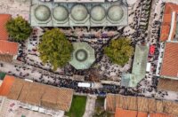 Sarajevo: Pogled iz zraka na dženazu za Halida Bešlića u Gazi Husrev-begovoj džamiji