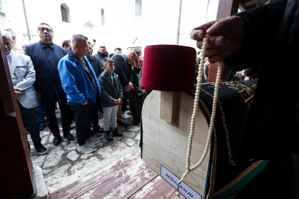 Sarajevo: Dženaza za Halida Bešlića u Gazi Husrev-begovoj džamiji