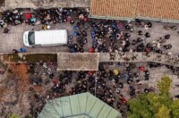 Sarajevo: Pogled iz zraka na dženazu za Halida Bešlića u Gazi Husrev-begovoj džamiji