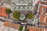 Sarajevo: Pogled iz zraka na dženazu za Halida Bešlića u Gazi Husrev-begovoj džamiji