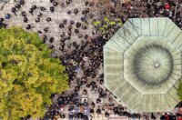 Sarajevo: Pogled iz zraka na dženazu za Halida Bešlića u Gazi Husrev-begovoj džamiji