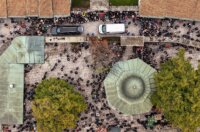 Sarajevo: Pogled iz zraka na dženazu za Halida Bešlića u Gazi Husrev-begovoj džamiji