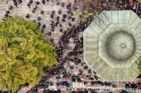 Sarajevo: Pogled iz zraka na dženazu za Halida Bešlića u Gazi Husrev-begovoj džamiji