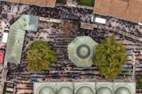 Sarajevo: Pogled iz zraka na dženazu za Halida Bešlića u Gazi Husrev-begovoj džamiji