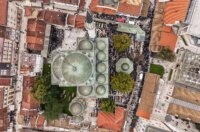 Sarajevo: Pogled iz zraka na dženazu za Halida Bešlića u Gazi Husrev-begovoj džamiji