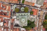 Sarajevo: Pogled iz zraka na dženazu za Halida Bešlića u Gazi Husrev-begovoj džamiji