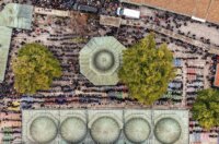 Sarajevo: Pogled iz zraka na dženazu za Halida Bešlića u Gazi Husrev-begovoj džamiji