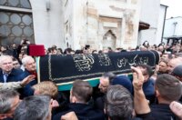 Sarajevo: Dženaza za Halida Bešlića u Gazi Husrev-begovoj džamiji