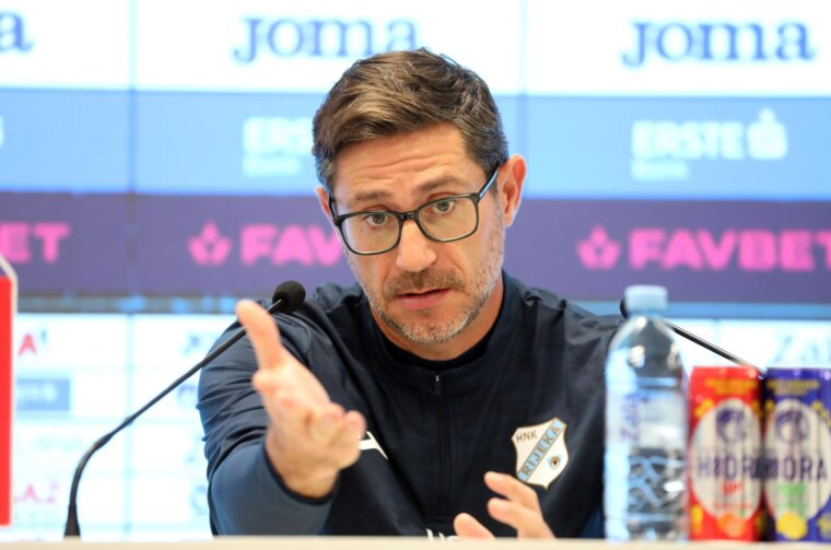 Rijeka: Konferencija trenera HNK Rijeke Victora Sancheza i igrača Dejana Petrovića