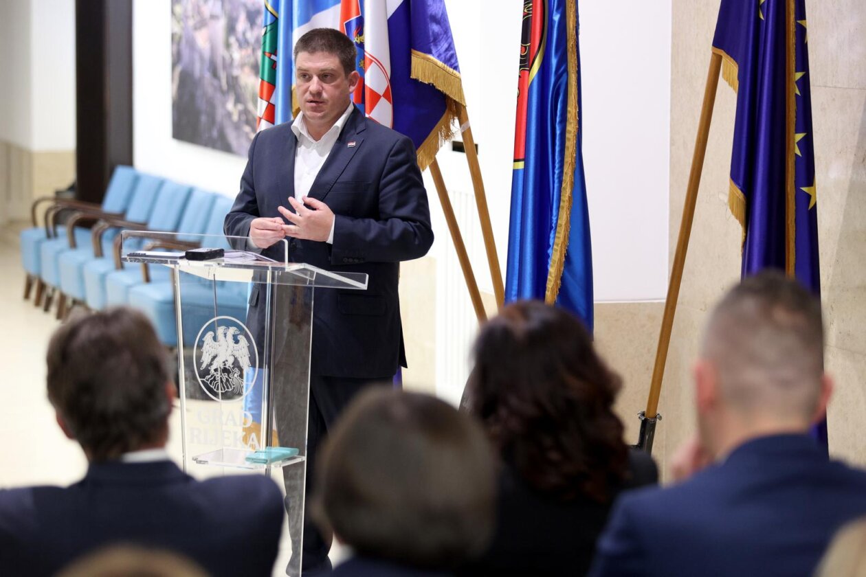 Rijeka: Potpisivanje Ugovora o dodjeli bespovratnih sredstava za projekt Elektrifikacija KD Autotrolej Rijeka: Potpisivanje Ugovora o dodjeli bespovratnih sredstava za projekt Elektrifikacija KD Autotrolej