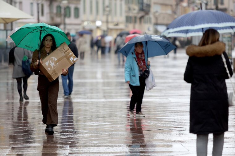 Kišni dan na Korzu u Rijeci