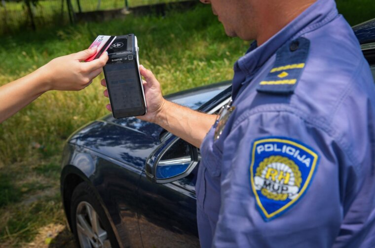 Od 1. srpnja građani će prometne prekršaje plaćati karticom