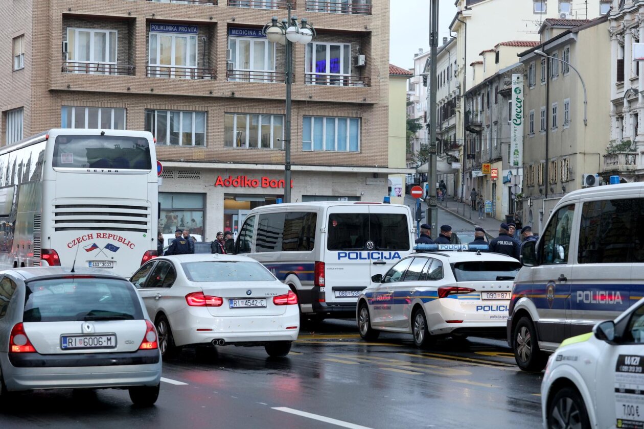Navija?i kluba Sparta Prague stigli u centar Rijeke pod pratnjom policije