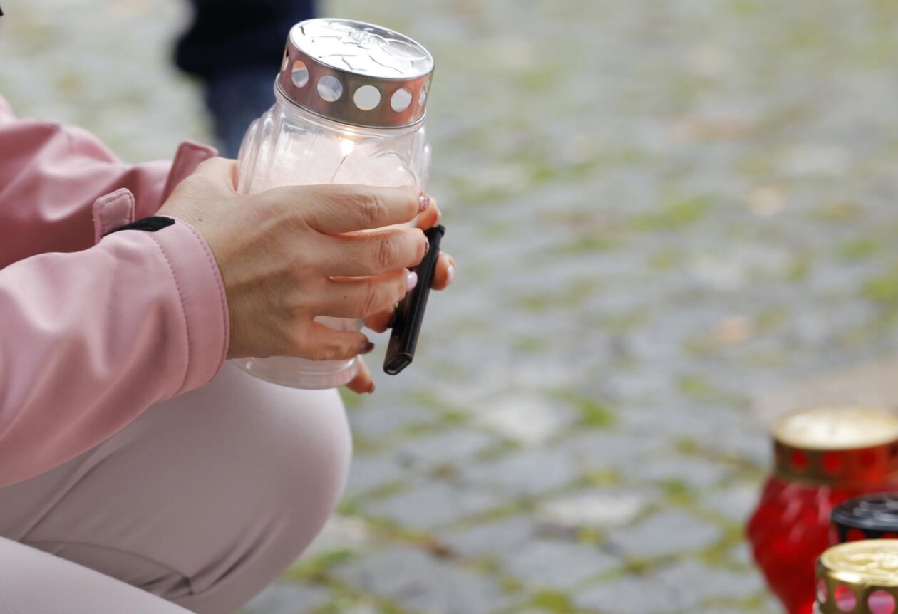 Novo Mesto: Suze i upaljene svijeće na mjestu na kojem je ubijen muškarac