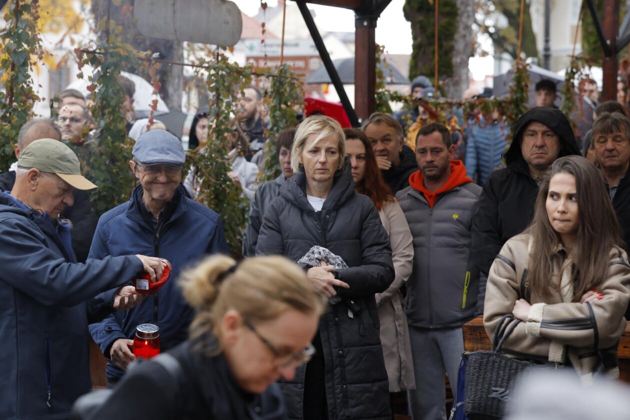Novo Mesto: Suze i upaljene svijeće na mjestu na kojem je ubijen muškarac