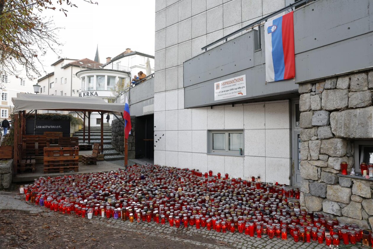 Novo Mesto: Građani pristižu na prosvjedni skup, održat će se i politički summit Novo Mesto: Građani pristižu na prosvjedni skup, održat će se i politički summit