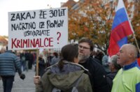 Novo Mesto: Građani pristižu na prosvjedni skup, održat će se i politički summit Novo Mesto: Građani pristižu na prosvjedni skup, održat će se i politički summit