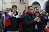 Novo Mesto: Građani pristižu na prosvjedni skup, održat će se i politički summit Novo Mesto: Građani pristižu na prosvjedni skup, održat će se i politički summit