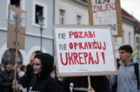 Novo Mesto: Građani pristižu na prosvjedni skup, održat će se i politički summit Novo Mesto: Građani pristižu na prosvjedni skup, održat će se i politički summit