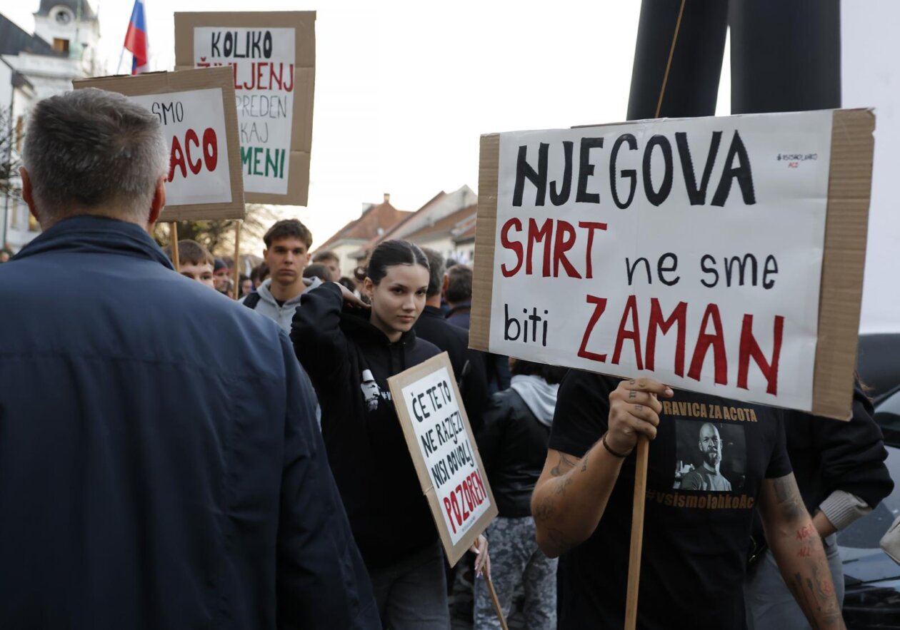 Novo Mesto: Građani pristižu na prosvjedni skup, održat će se i politički summit Novo Mesto: Građani pristižu na prosvjedni skup, održat će se i politički summit