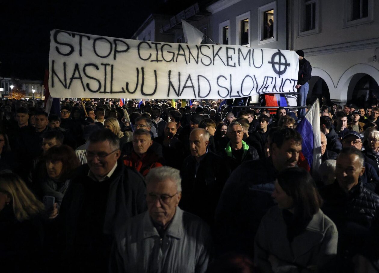 Novo Mesto: Građani pristižu na prosvjedni skup, održat će se i politički summit Novo Mesto: Građani pristižu na prosvjedni skup, održat će se i politički summit