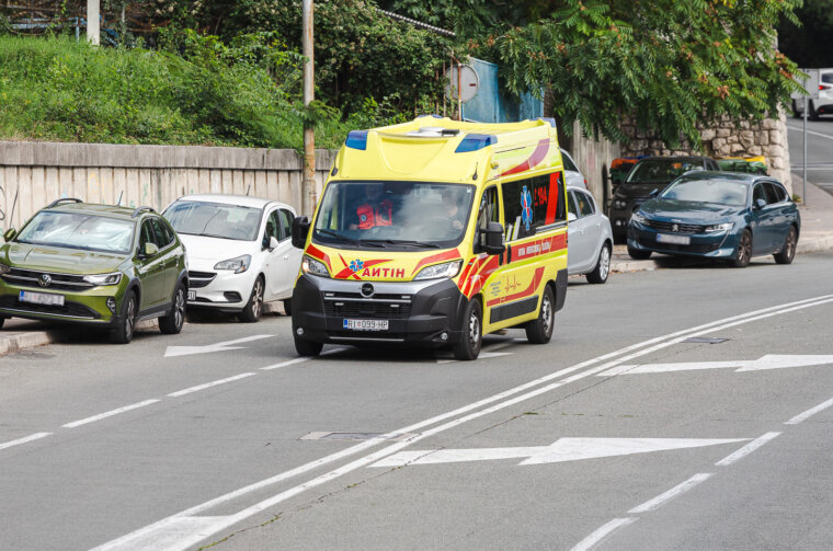 Piramida cesta promet ilustrativna hitna pomoć-8934