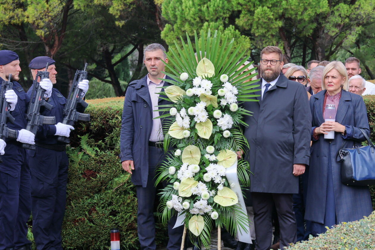 Polaganje-vijenaca-za-blagdan-Svih-svetih-15