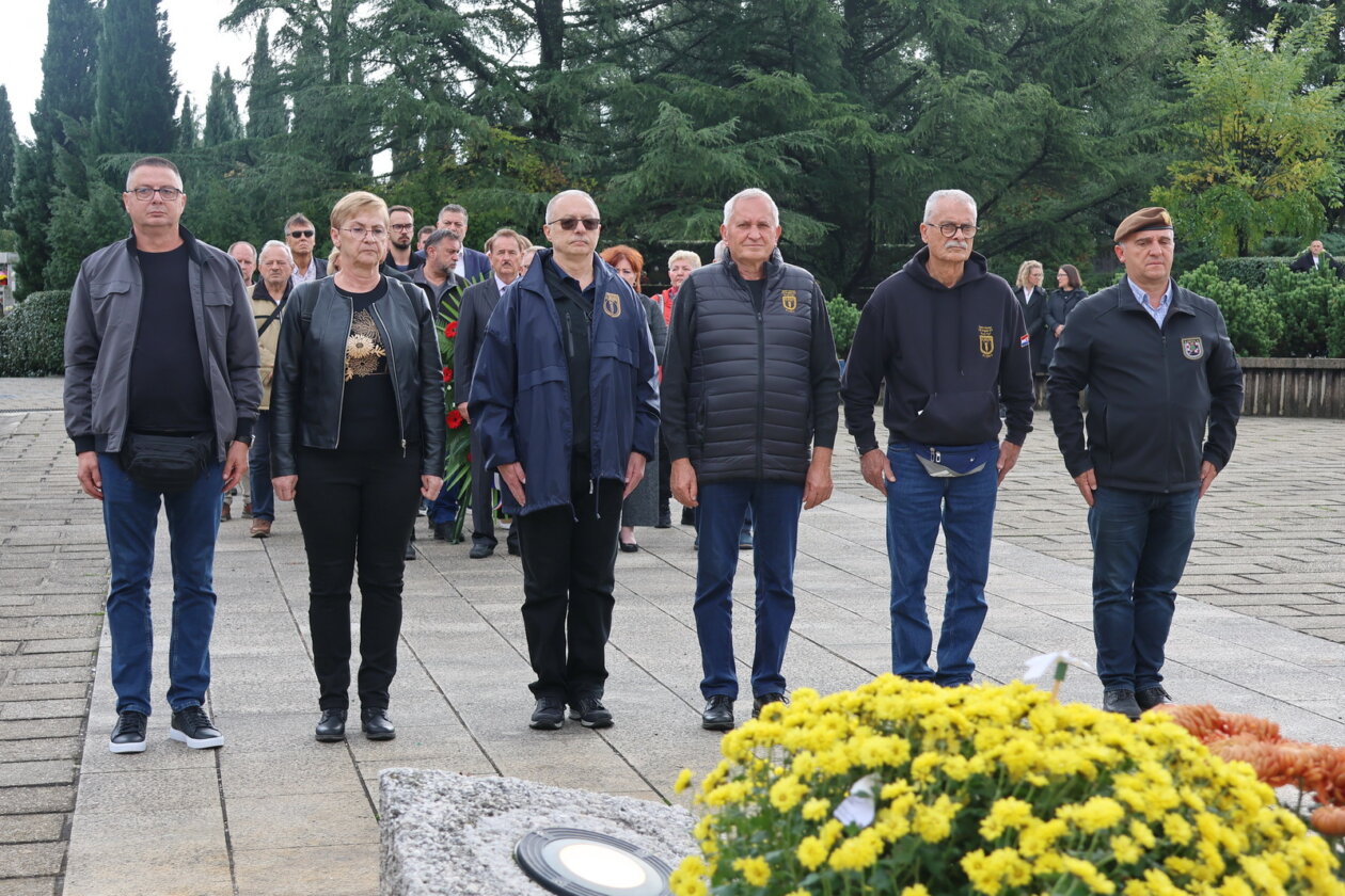 Polaganje-vijenaca-za-blagdan-Svih-svetih-27