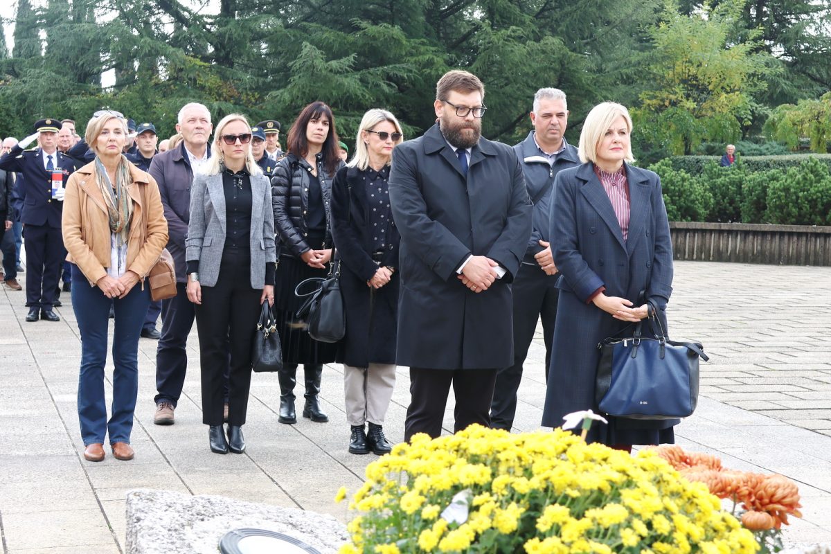 Polaganje-vijenaca-za-blagdan-Svih-svetih-31-1200×800