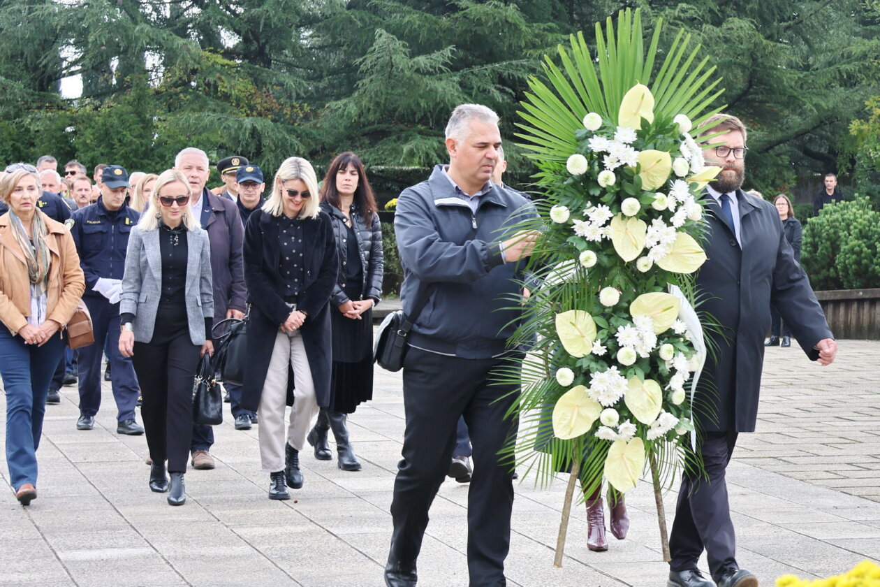 Polaganje-vijenaca-za-blagdan-Svih-svetih-37