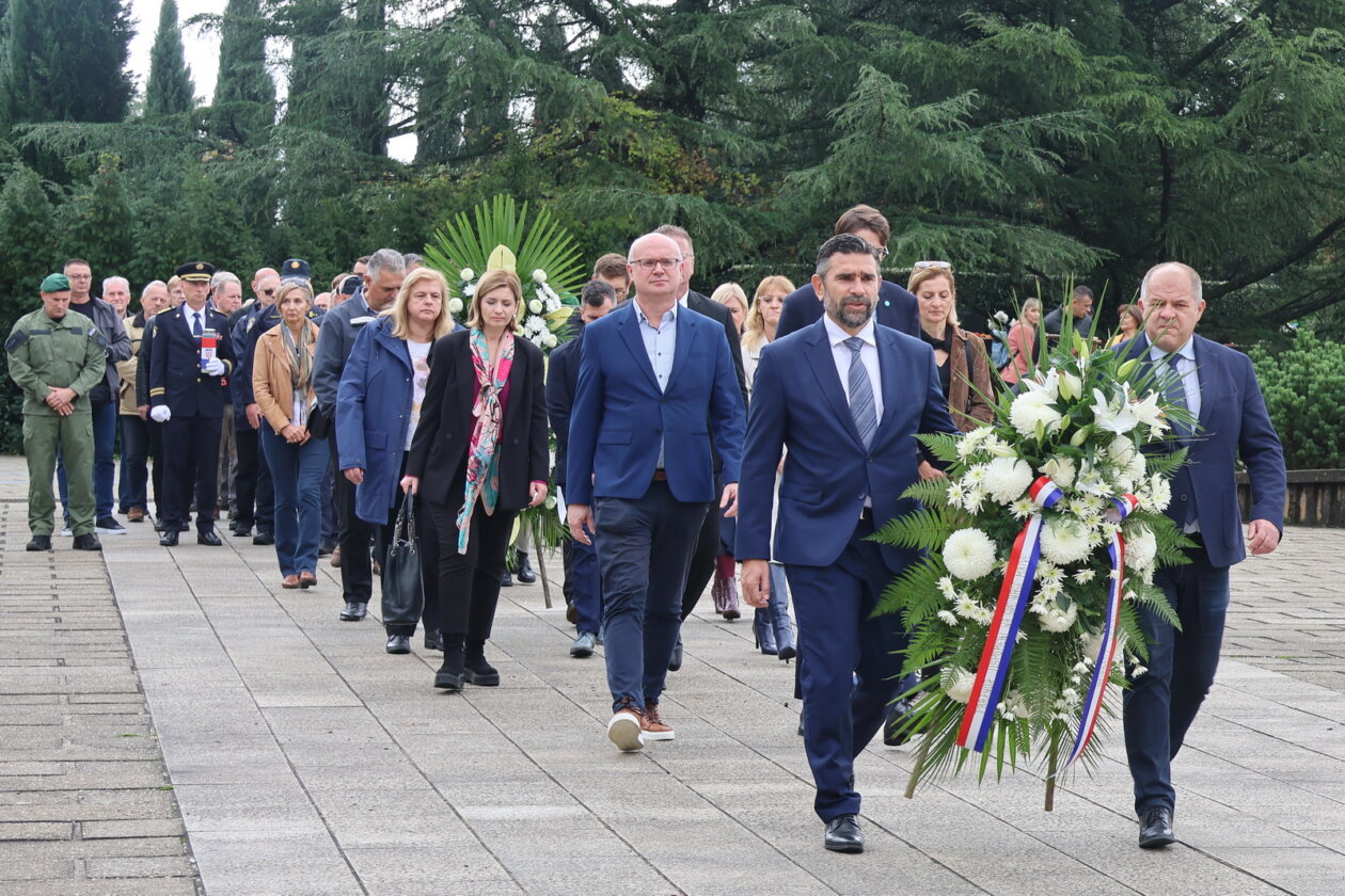 Polaganje-vijenaca-za-blagdan-Svih-svetih-39