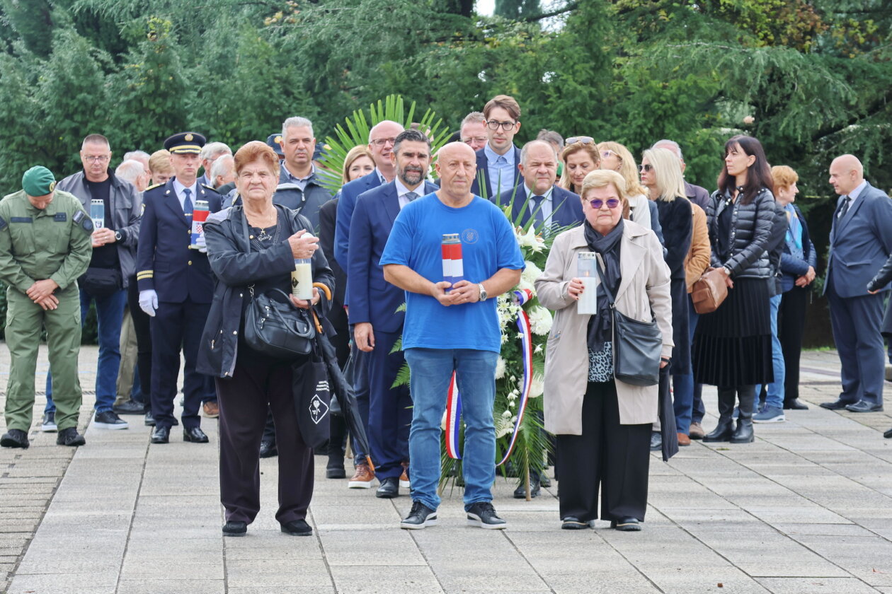 Polaganje-vijenaca-za-blagdan-Svih-svetih-41