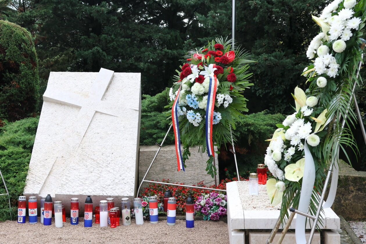 Polaganje-vijenaca-za-blagdan-Svih-svetih-48