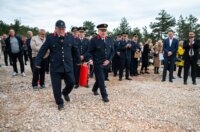 Polaganje vremenske kapsule _ Miroslav Grubišić i Stanko Ružić