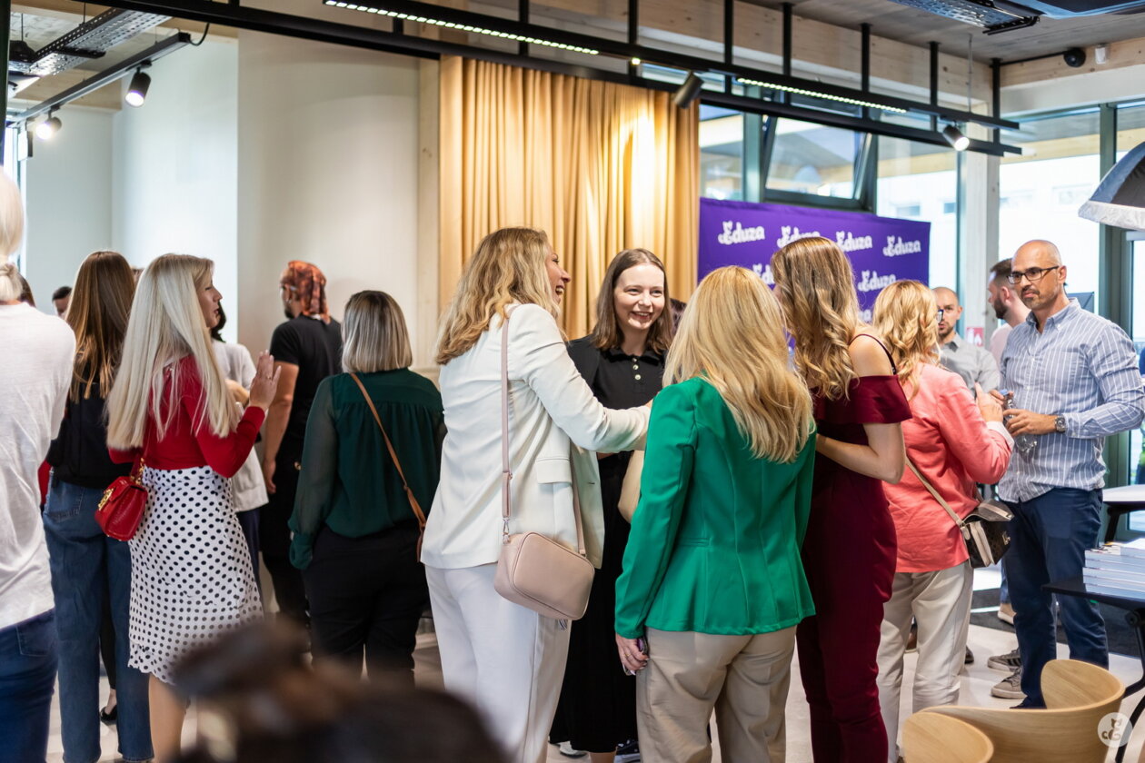 eduza_show_unplugged_JS-205