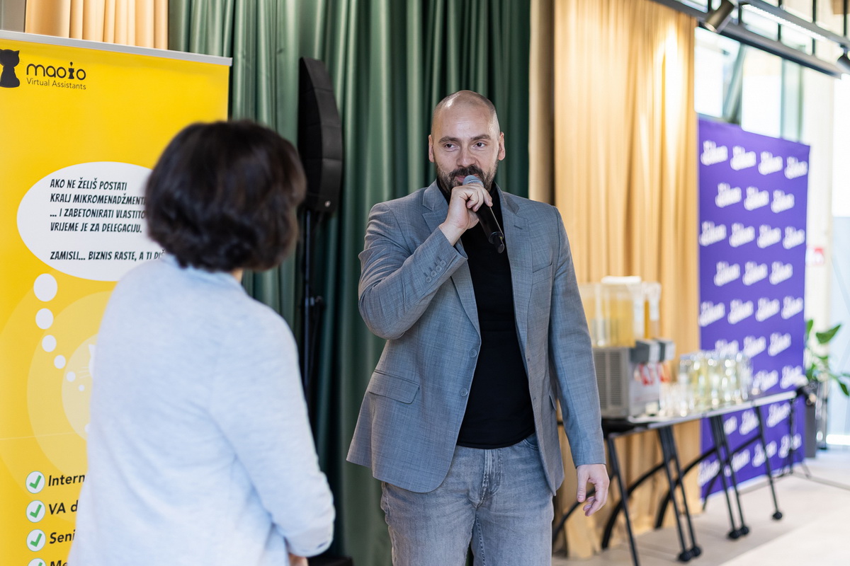 eduza_show_unplugged_JS-97