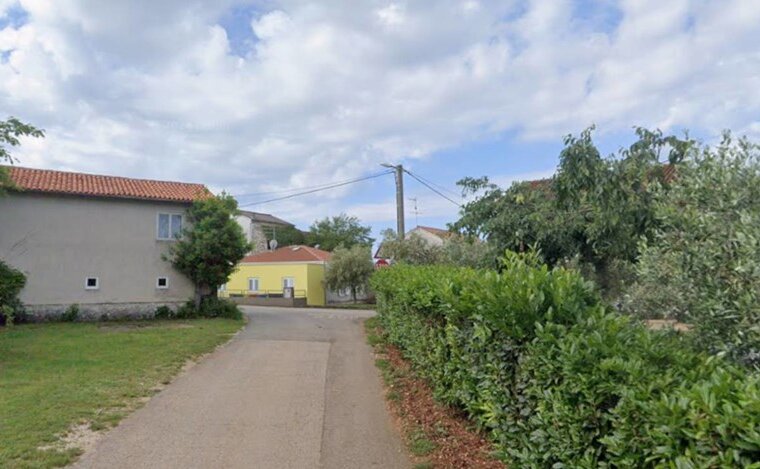 f2335545-8273-4504-aca9-a2808db09d2b