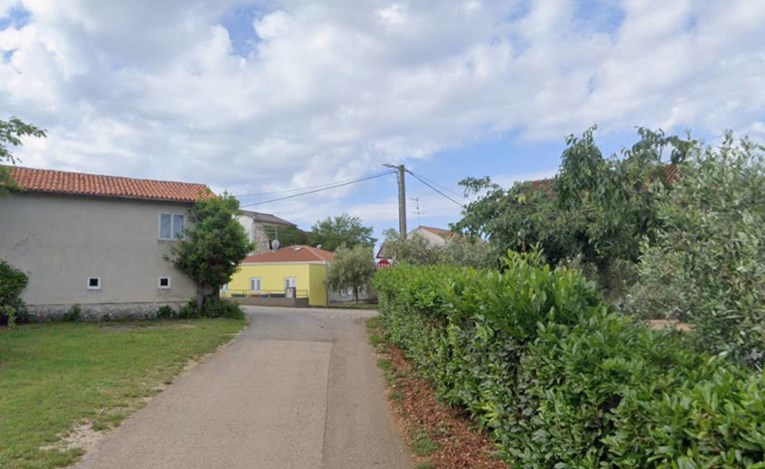 f2335545-8273-4504-aca9-a2808db09d2b