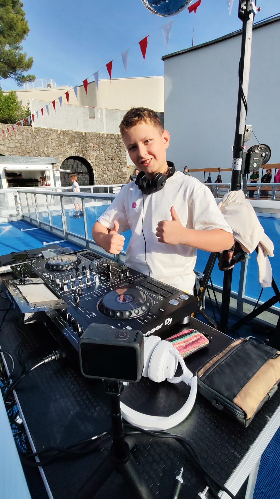 fcd5b3ee-f5a3-4020-aa99-13203e8ff548 2