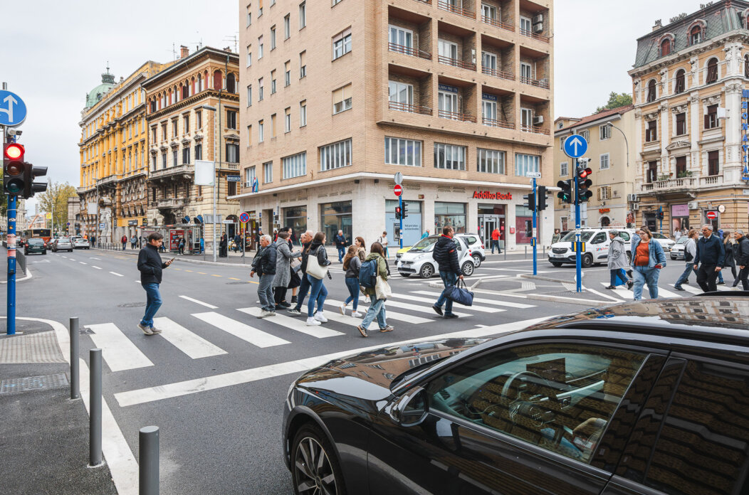 ilustrativna grad jesen pješaci-6165 ilustrativna grad jesen pješaci-6165