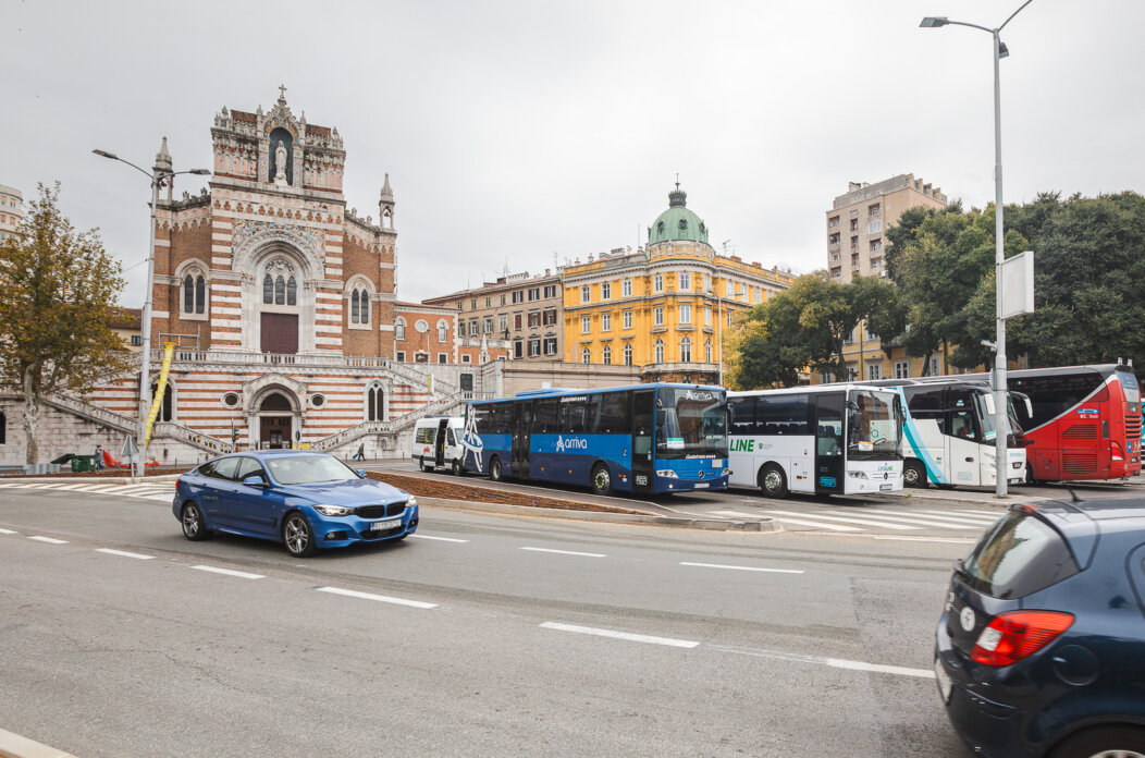 ilustrativna grad jesen pješaci žabica-6181 ilustrativna grad jesen pješaci žabica-6181
