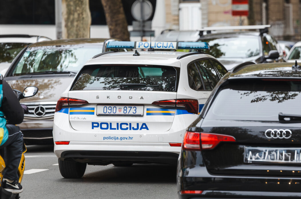 ilustrativna grad jesen policija-6207