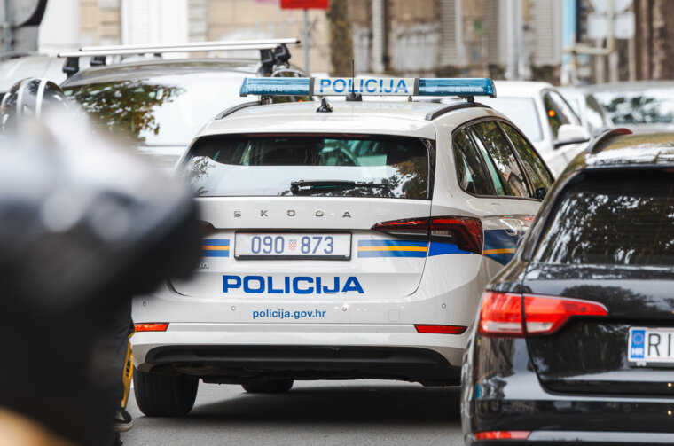 ilustrativna grad jesen policija-6208