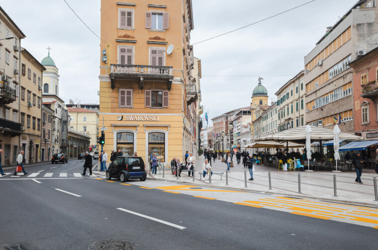 ilustrativna grad promet pješaci-6109