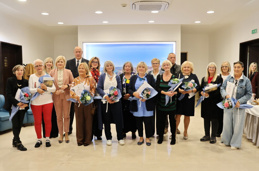 prijem-umirovljenika-za-Svjetski-dan-ucitelja-29 (1) prijem-umirovljenika-za-Svjetski-dan-ucitelja-29 (1)