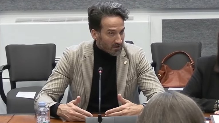 13a36730-cf16-473b-b0c8-454897501b44