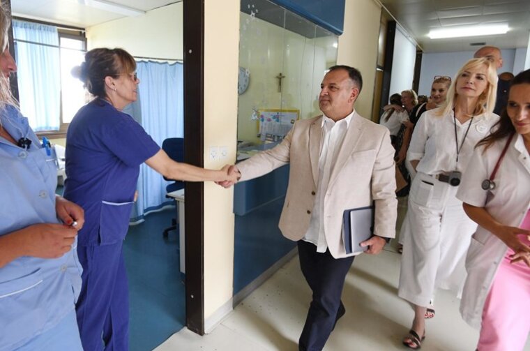 4e6b0b59-4495-42fa-b880-2c5901d879c7 4e6b0b59-4495-42fa-b880-2c5901d879c7