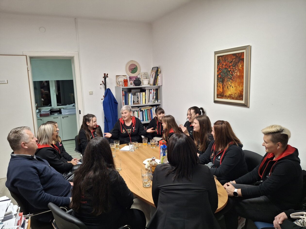 587970202_1206648641279672_2740853403671387847_n